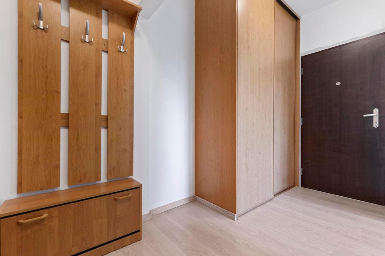 Apartment 20 Minutes From City Center W Netflix, Coffee Or Tea & Parking Bratislava Luaran gambar