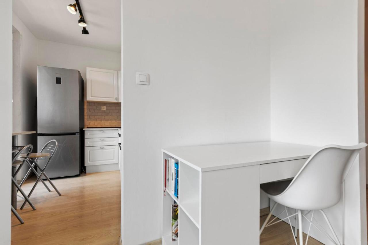 Apartment 20 Minutes From City Center W Netflix, Coffee Or Tea & Parking Bratislava Luaran gambar