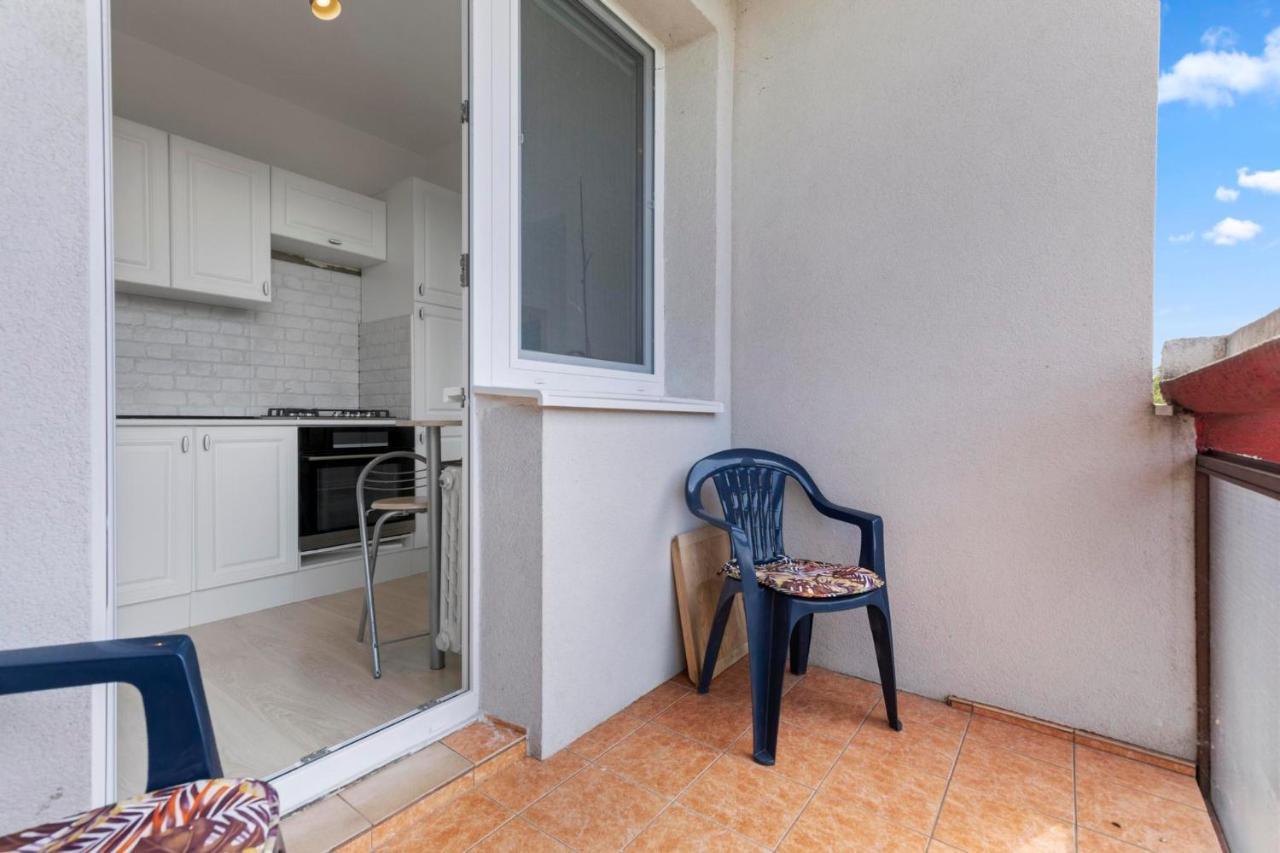 Apartment 20 Minutes From City Center W Netflix, Coffee Or Tea & Parking Bratislava Luaran gambar